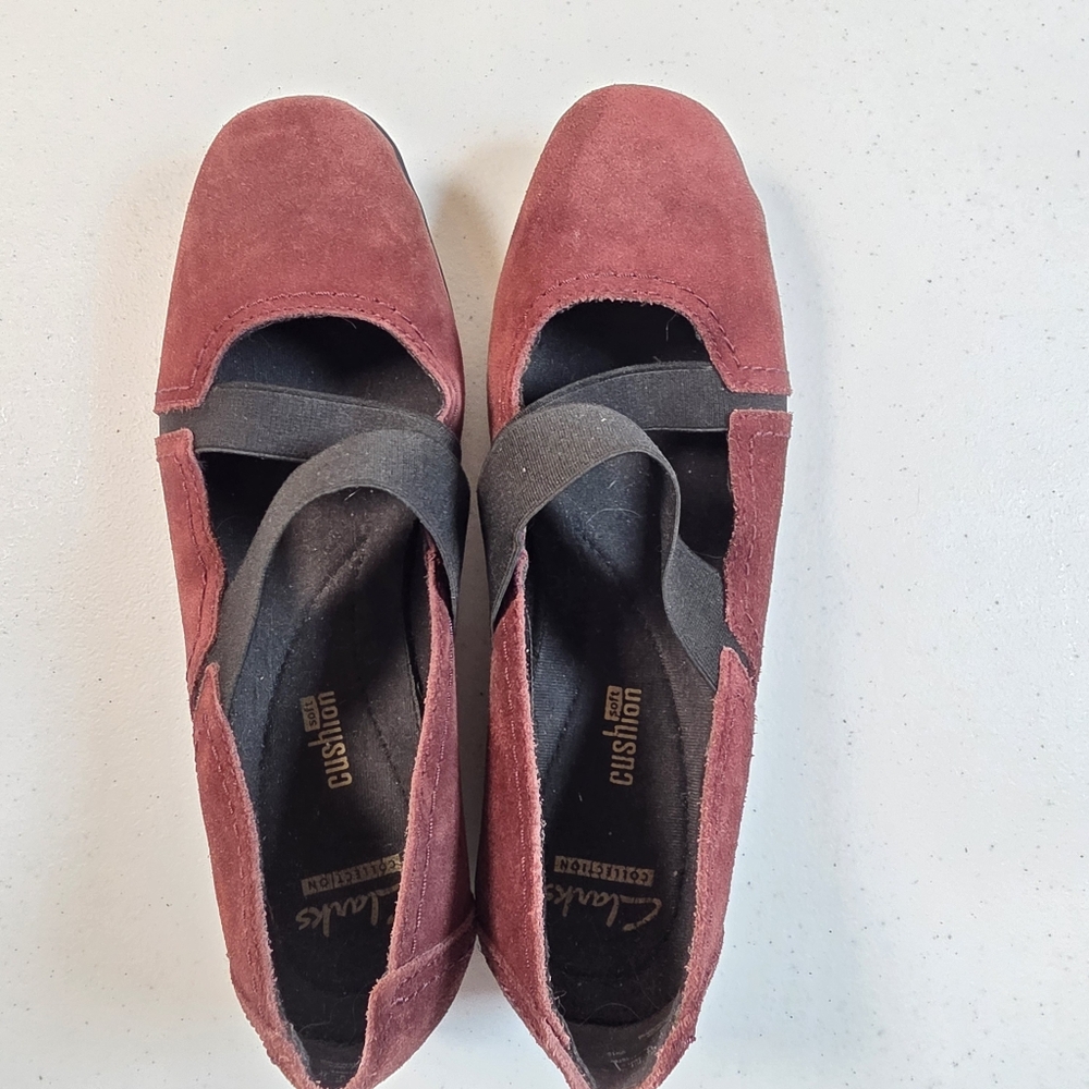 Clarks Elegant Maroon Suede Loafers - Picture 2 of 9
